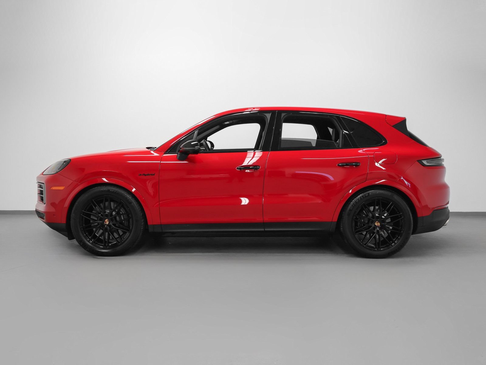 Certified 2025 Porsche Cayenne E-Hybrid AWD/4WD image 2