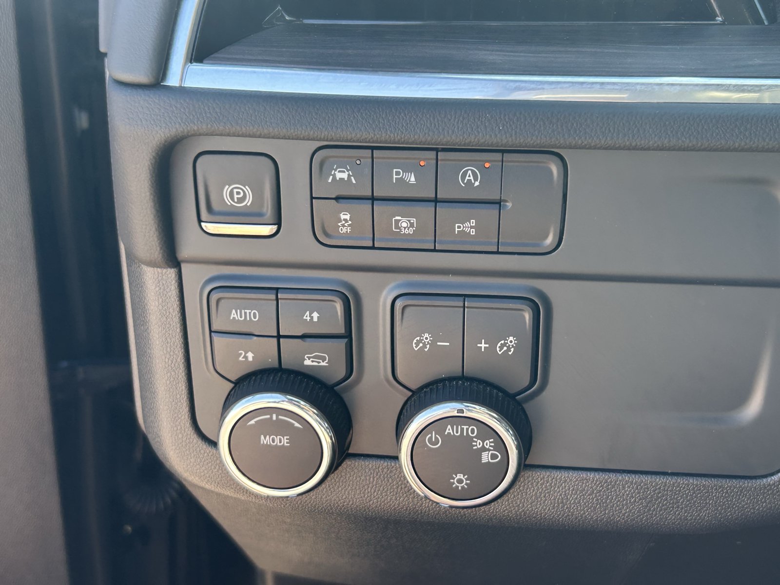 Used 2025 Chevrolet Tahoe LT AWD/4WD image 19