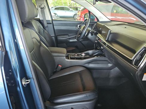Used 2025 Kia Sorento EX AWD/4WD image 6