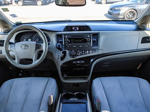 Used 2013 Toyota Sienna LE FWD image 12