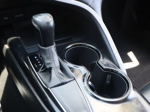 Used 2020 Toyota Camry SE FWD image 29