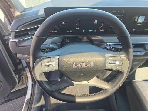 Used 2024 Kia EV9 Land AWD/4WD image 9