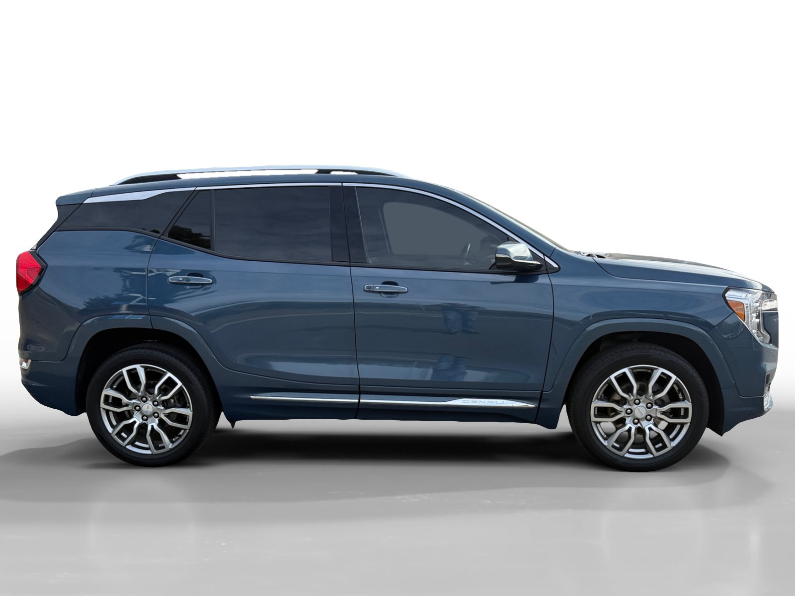 Used 2024 GMC Terrain Denali w/ Denali Premium Package AWD/4WD image 6