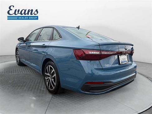 Used 2025 Volkswagen Jetta SE w/ Sunroof Package image 3