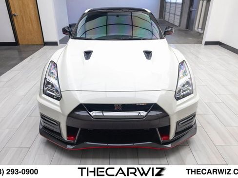 Used 2018 Nissan GT-R NISMO AWD/4WD image 10