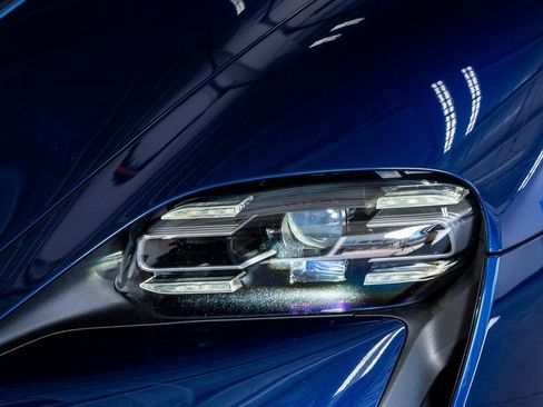 Used 2021 Porsche Taycan image 14