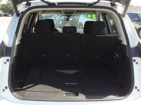 Used 2024 Nissan Rogue SV AWD/4WD image 7