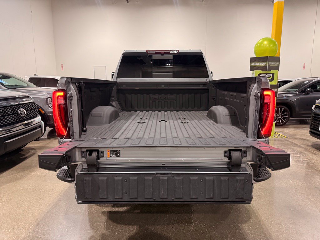 Used 2024 GMC Sierra 2500 SLT w/ SLT Premium Package AWD/4WD image 9