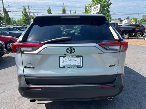 Used 2021 Toyota RAV4 XLE FWD image 5