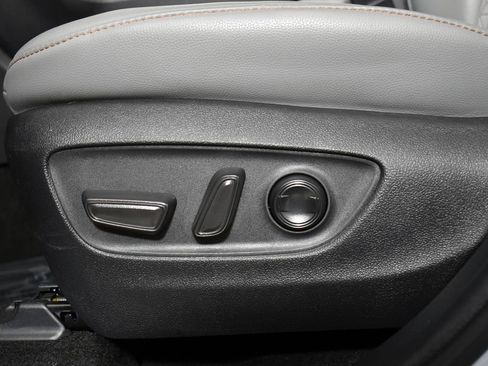 Used 2023 Toyota Highlander Bronze Edition image 12