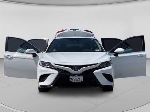 Used 2020 Toyota Camry SE w/ Sunroof Package FWD image 28