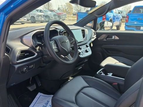 New 2026 Chrysler Pacifica Select image 12