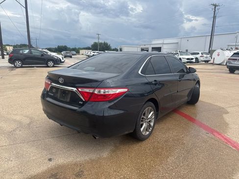 Used 2017 Toyota Camry SE FWD image 3