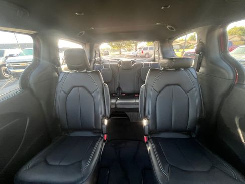 New 2026 Chrysler Pacifica Select image 5