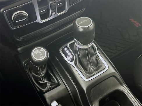 Used 2020 Jeep Gladiator Overland image 16