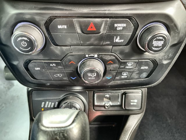 Used 2021 Jeep Renegade Trailhawk AWD/4WD image 19