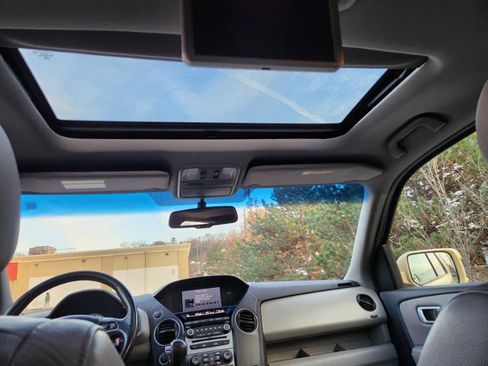 Used 2012 Honda Pilot Touring image 23