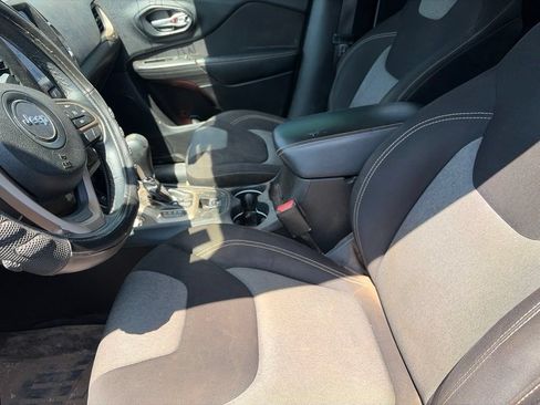 Used 2014 Jeep Cherokee Latitude FWD image 12