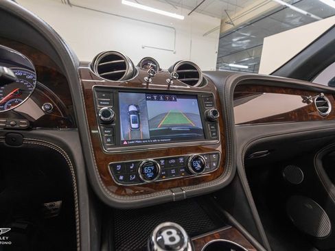 Used 2017 Bentley Bentayga AWD/4WD image 52