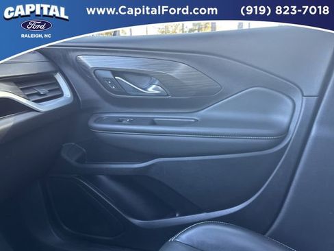 Used 2023 GMC Terrain SLT w/ Tech Package image 28