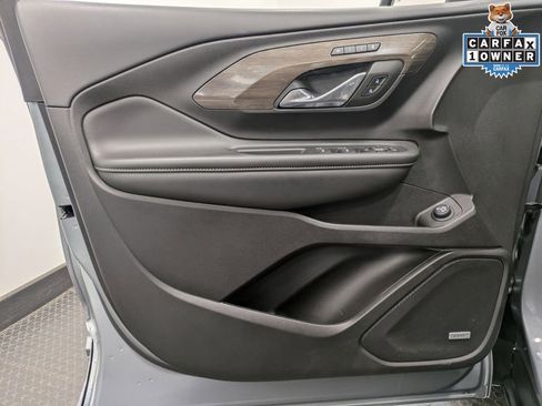 Used 2024 GMC Terrain Denali w/ Denali Premium Package image 8