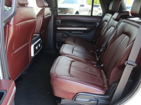 Used 2024 Ford Expedition Limited image 19