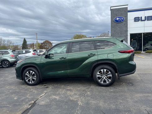 Used 2023 Toyota Highlander XLE AWD/4WD image 4