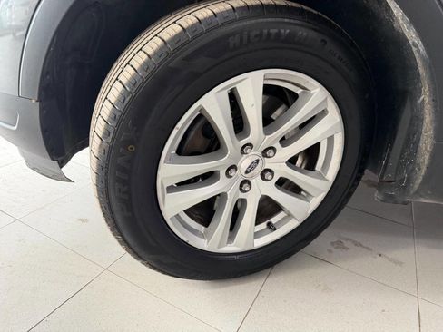 Used 2018 Ford Explorer XLT w/ Equipment Group 201A image 12