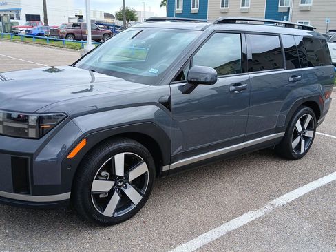 Used 2024 Hyundai Santa Fe Limited FWD image 3
