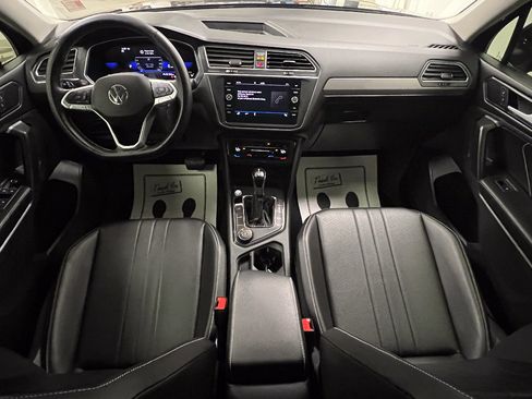 Used 2022 Volkswagen Tiguan SE w/ Panoramic Sunroof Package AWD/4WD image 9