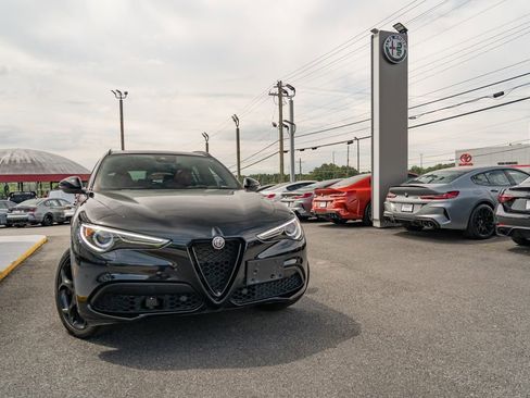 Used 2023 Alfa Romeo Stelvio Veloce AWD/4WD image 12