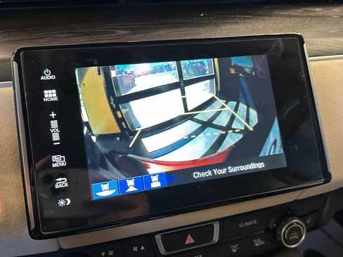 Used 2018 Honda Clarity Touring image 14