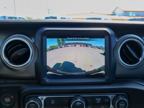 Used 2022 Jeep Wrangler Unlimited Rubicon 4xe AWD/4WD image 23