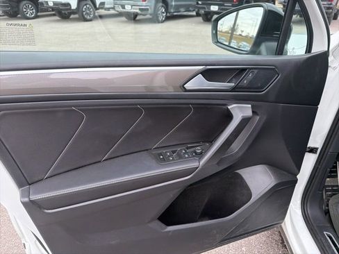 Used 2023 Volkswagen Tiguan SE R-Line image 41