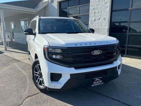 Used 2025 Ford Expedition Active AWD/4WD image 6