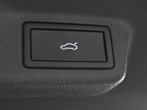 New 2025 Volkswagen ID. Buzz Pro S RWD image 12