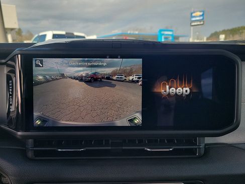 New 2025 Jeep Gladiator Sport image 29