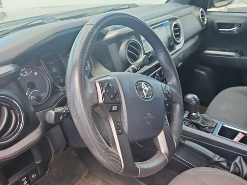 Used 2018 Toyota Tacoma TRD Off-Road AWD/4WD image 2