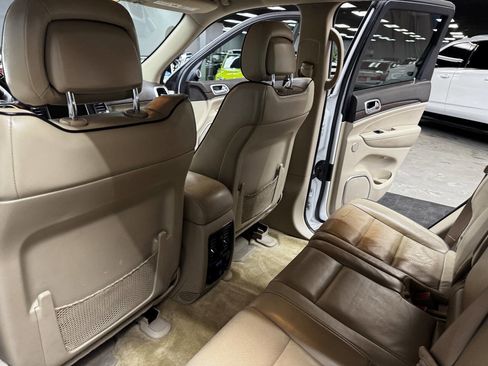 Used 2016 Jeep Grand Cherokee Overland w/ Advanced Technology Group image 40