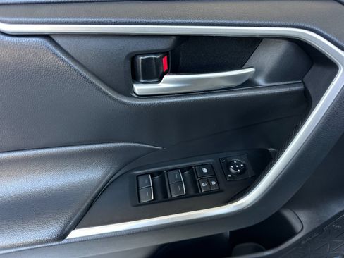 Used 2025 Toyota RAV4 XLE FWD image 10