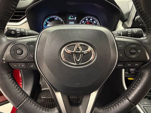Used 2022 Toyota RAV4 XLE Premium AWD/4WD image 13