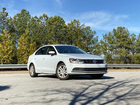 Used 2018 Volkswagen Jetta S image 2