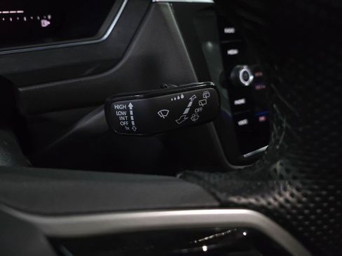 Used 2023 Volkswagen Tiguan SE R-Line image 23