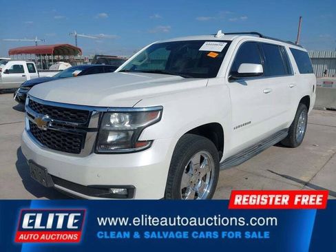 Used 2017 Chevrolet Suburban LT image 4