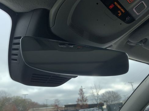 Used 2025 Volvo XC40 B5 Core image 27