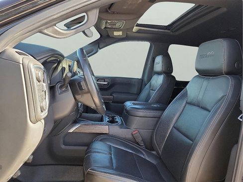 Used 2019 Chevrolet Silverado 1500 High Country w/ Technology Package image 14