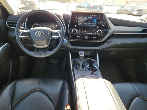 Used 2022 Toyota Highlander XLE image 10