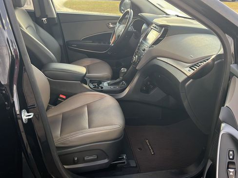Used 2017 Hyundai Santa Fe Limited image 14