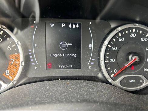 Used 2019 Jeep Renegade Latitude w/ Cold Weather Group AWD/4WD image 4