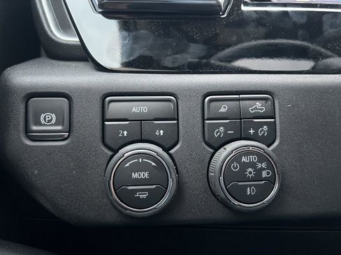 Used 2025 Chevrolet Silverado 1500 LTZ w/ LTZ Premium Package image 16